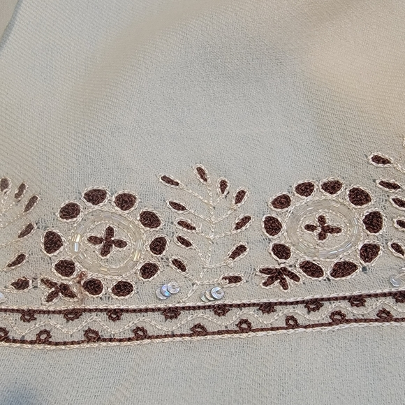 Cream color pure fine wool embroidered with mirror work large shawl. - Picture 4 of 8